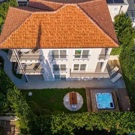 Lux House With Jacuzzy * Crikvenica