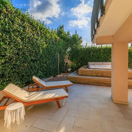 Lux House With Jacuzzy Holiday home Crikvenica